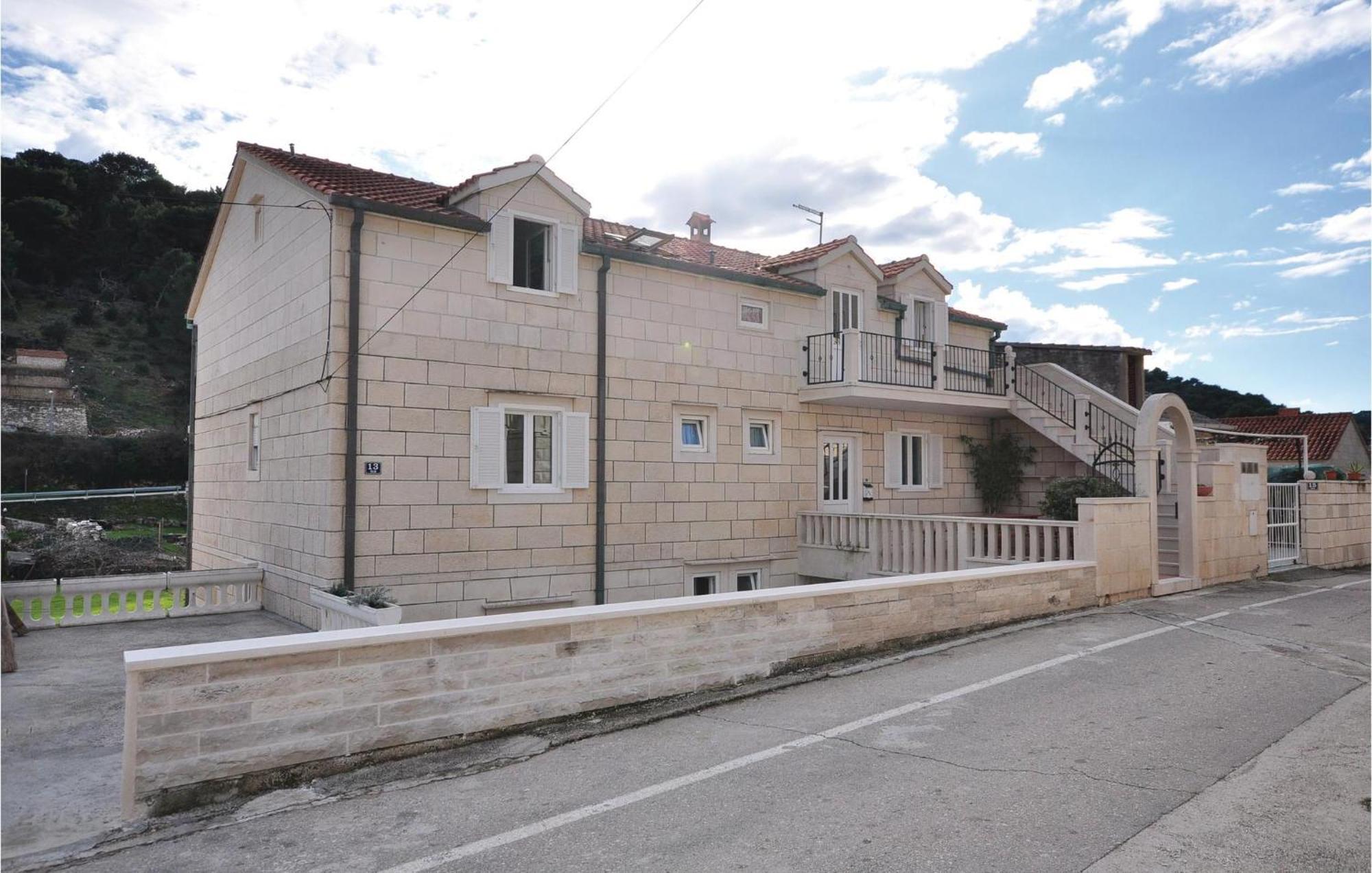 3 Bedroom Awesome Apartment In Pucisca Esterno foto