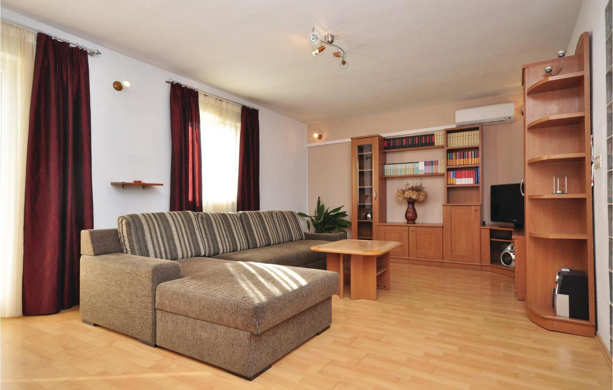 3 Bedroom Awesome Apartment In Pucisca Esterno foto