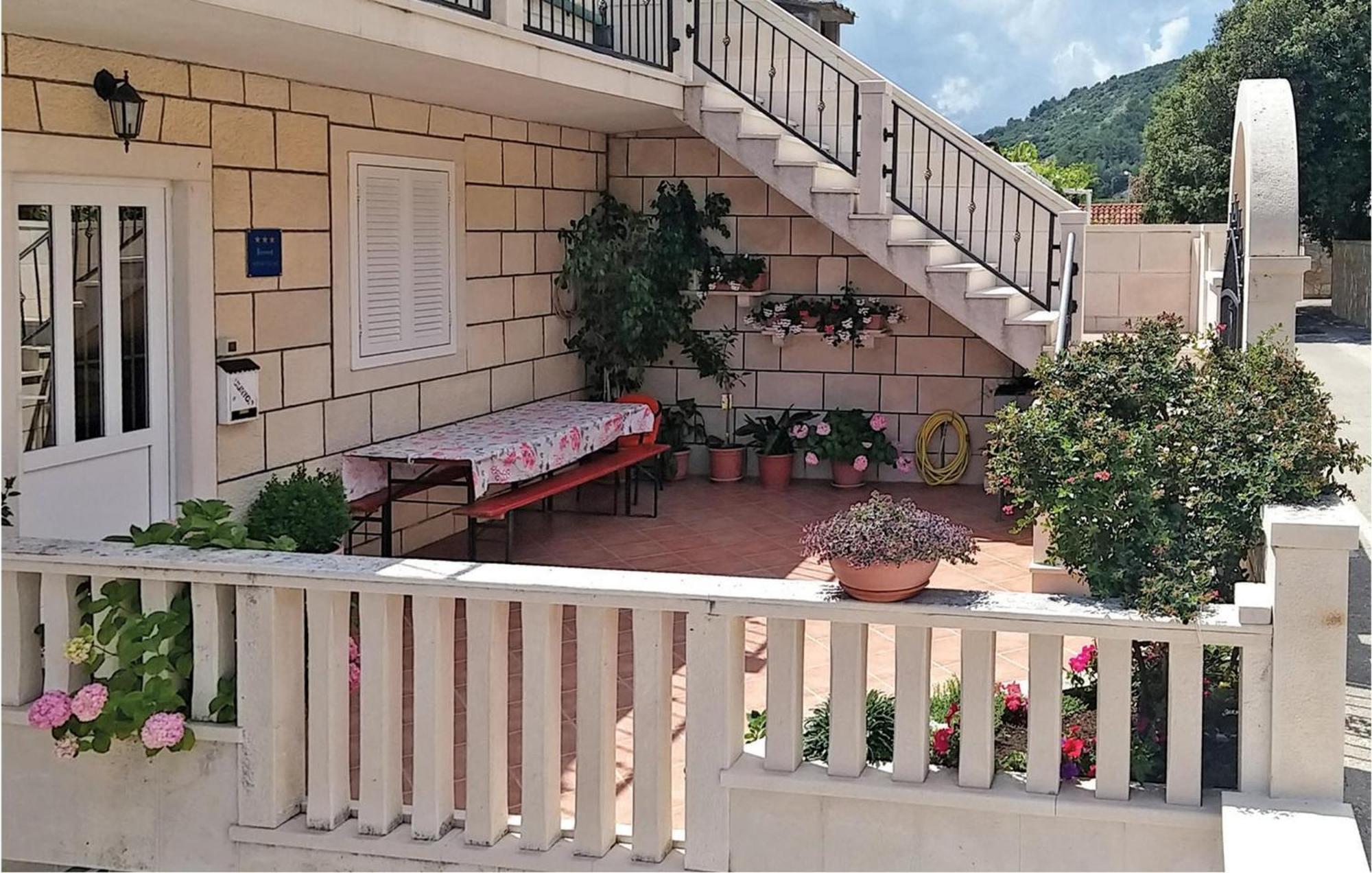 3 Bedroom Awesome Apartment In Pucisca Esterno foto